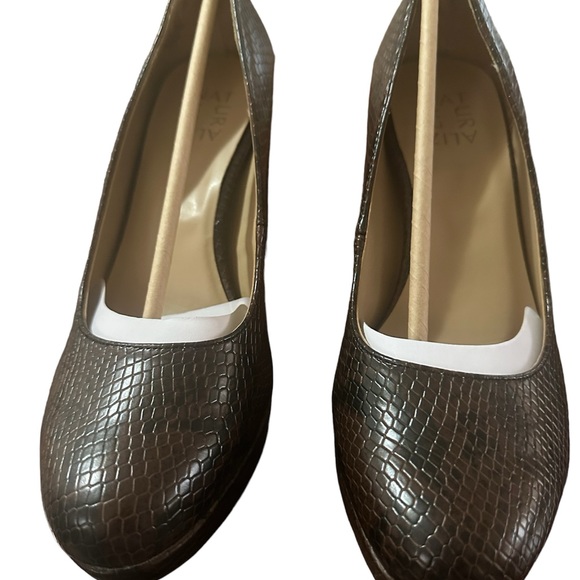Brand New Naturalizer Berlin Heels in Chestnut Python. Size 8.5W. - Picture 2 of 5